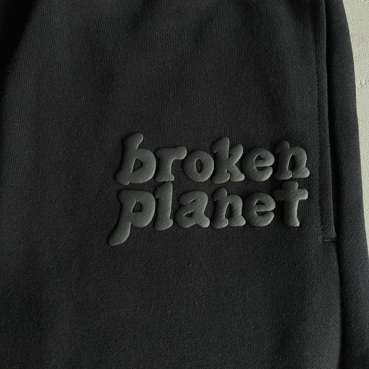 Broken Planet Classic Jogging Triple Black