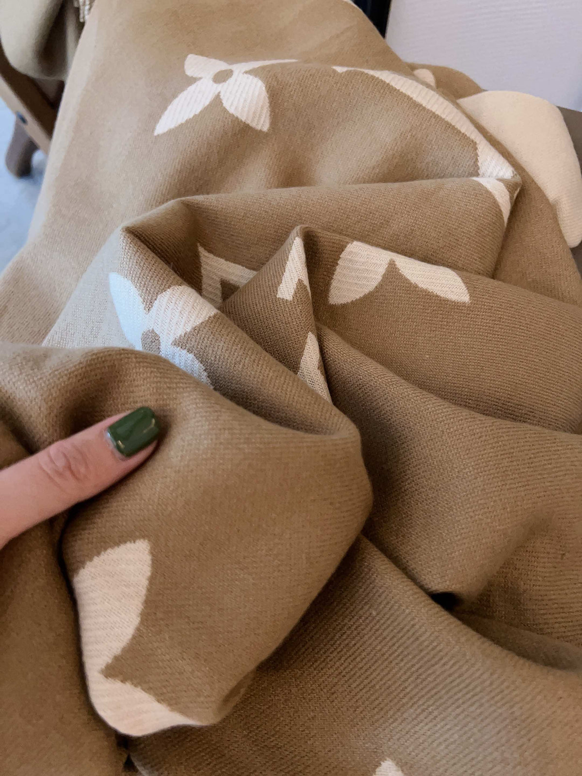 High-End Fashion Cashmere-Blend Scarf - 9706